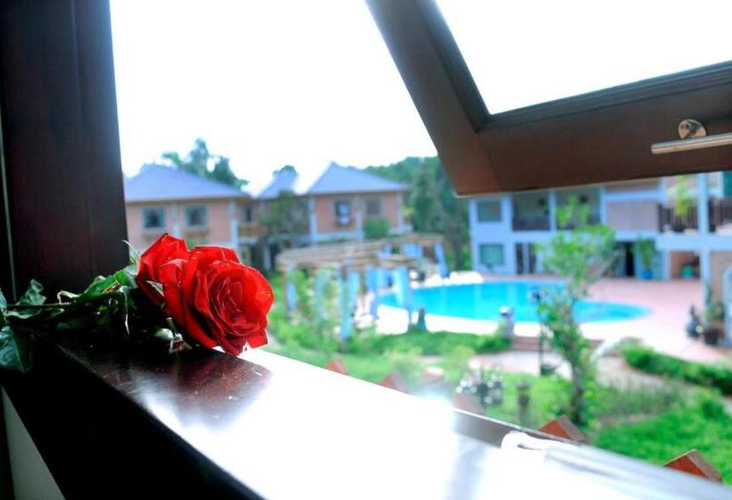 اتاق استاندارد با چشم‌انداز استخر, Vela Phu Quoc Resort