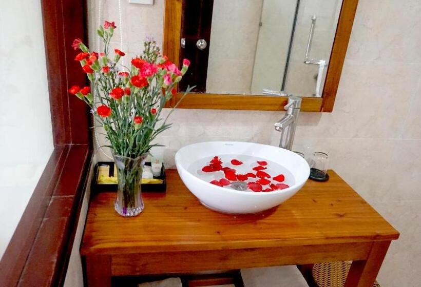 اتاق استاندارد با چشمانداز استخر, Vela Phu Quoc Resort