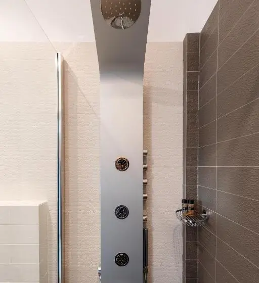 コンフォーとスイートルーム, Aella Residence