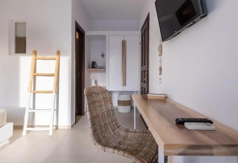 コンフォーとスイートルーム, Aella Residence