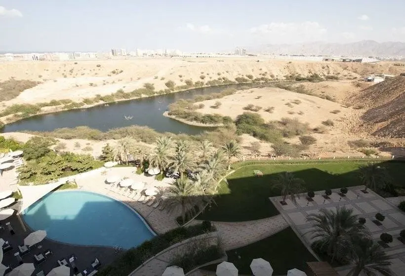 Premium Room City View, Crowne Plaza Muscat Ocec, An Ihg