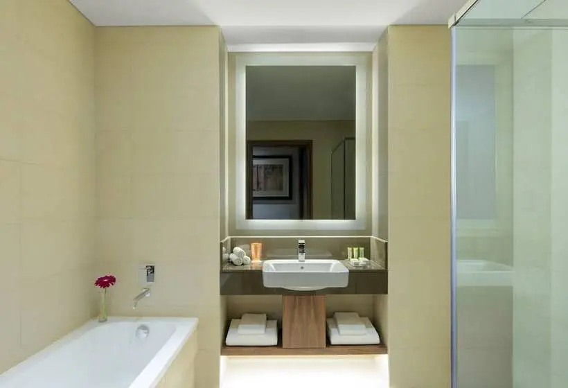اتاق استاندارد با تخت دوبل, Crowne Plaza Muscat Ocec, An Ihg