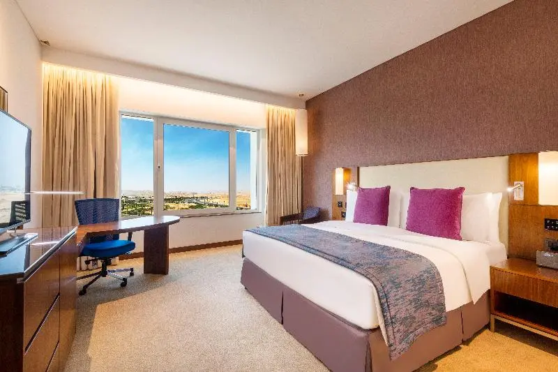 Premium Room City View, Crowne Plaza Muscat Ocec, An Ihg