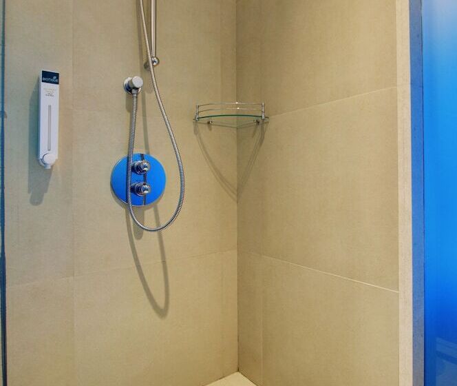 전망 스탠다드 룸 더블 침대, Holiday Inn Bengaluru Racecourse, An Ihg