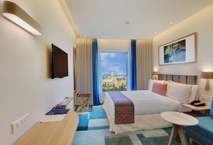 전망 스탠다드 룸 더블 침대, Holiday Inn Bengaluru Racecourse, An Ihg