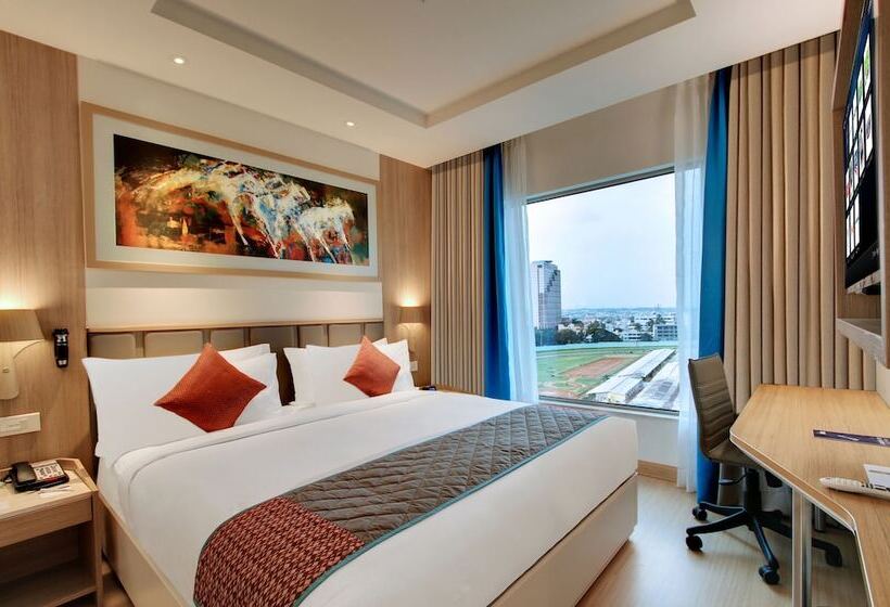 전망 스탠다드 룸 더블 침대, Holiday Inn Bengaluru Racecourse, An Ihg
