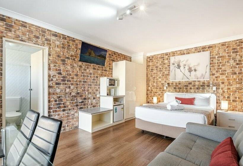 家庭间, Richmond Motor Inn