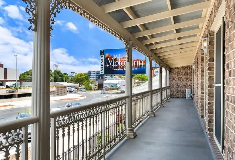 آپارتمان خانوادگی, Richmond Motor Inn