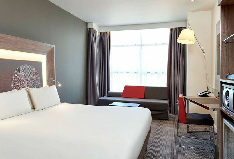 수피리어 룸, Novotel London Heathrow Airport T1 T2 And T3