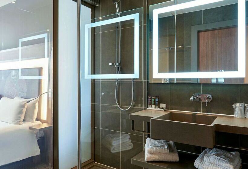 수피리어 룸, Novotel London Heathrow Airport T1 T2 And T3