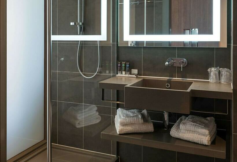 수피리어 룸, Novotel London Heathrow Airport T1 T2 And T3