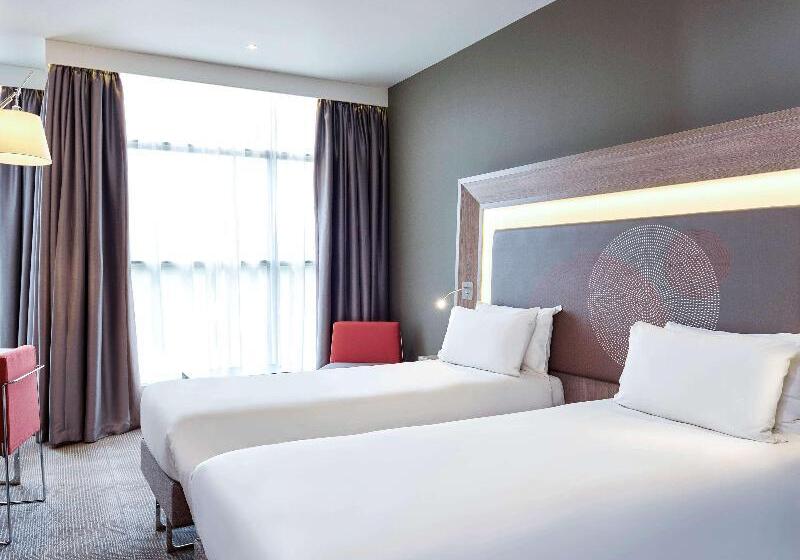 스탠다드 룸, Novotel London Heathrow Airport T1 T2 And T3