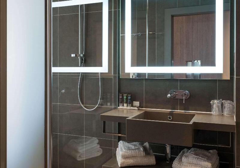 스탠다드 룸, Novotel London Heathrow Airport T1 T2 And T3