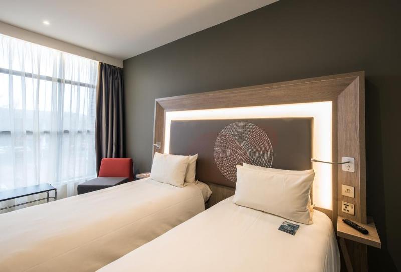 스탠다드 룸, Novotel London Heathrow Airport T1 T2 And T3