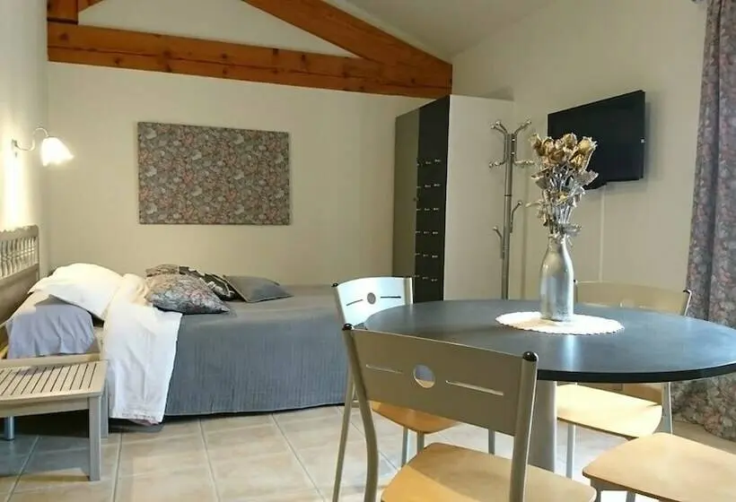 スタンダードスタジオ, Relais De Laval