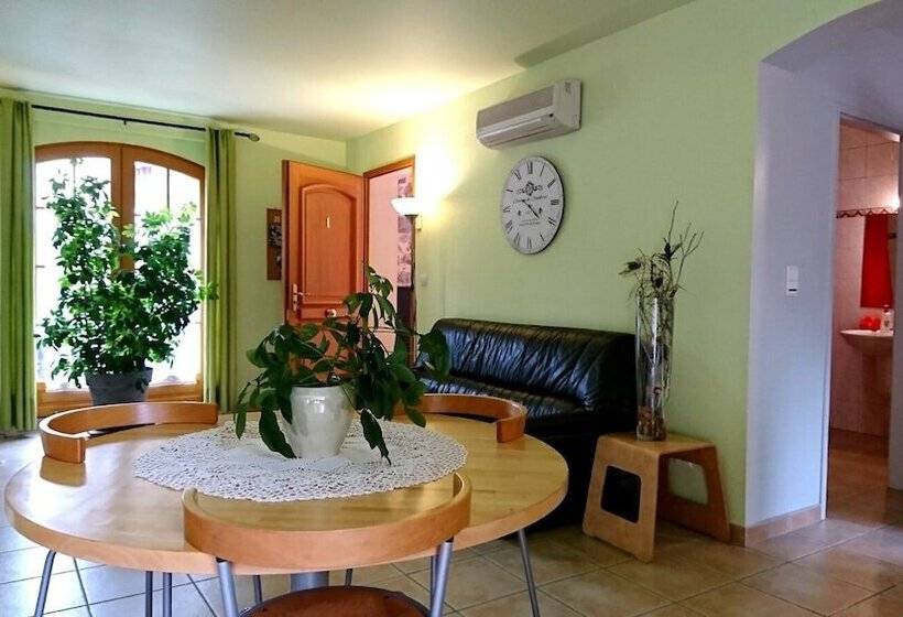 Студия Стандарт, Relais De Laval