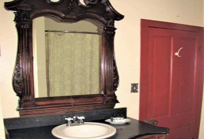 חדר סופריור לשלושה, The Olde Mill Inn Bed & Breakfast