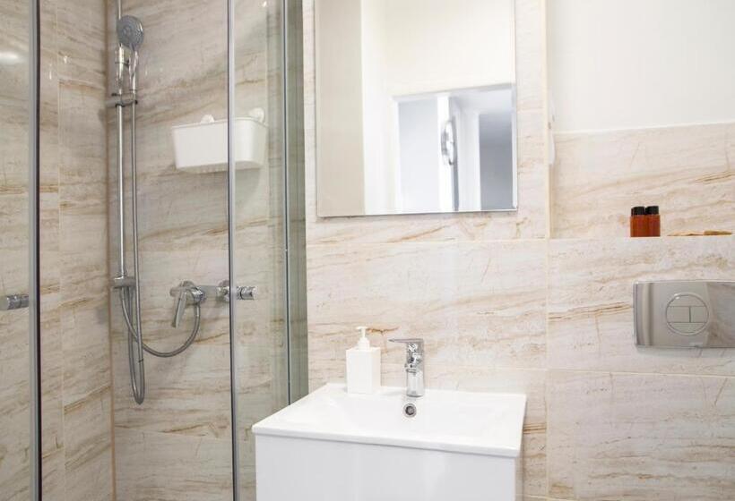 带1个卧室的带阳台的公寓, Hosapartments City Center