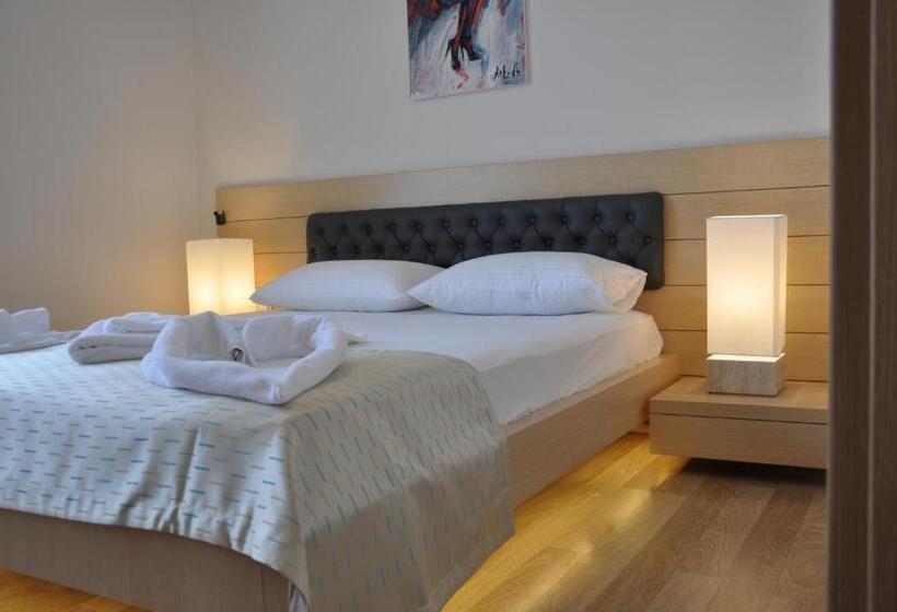 آپارتمان 1 خوابه با چشم‌انداز استخر, Boutique Suite Mim A