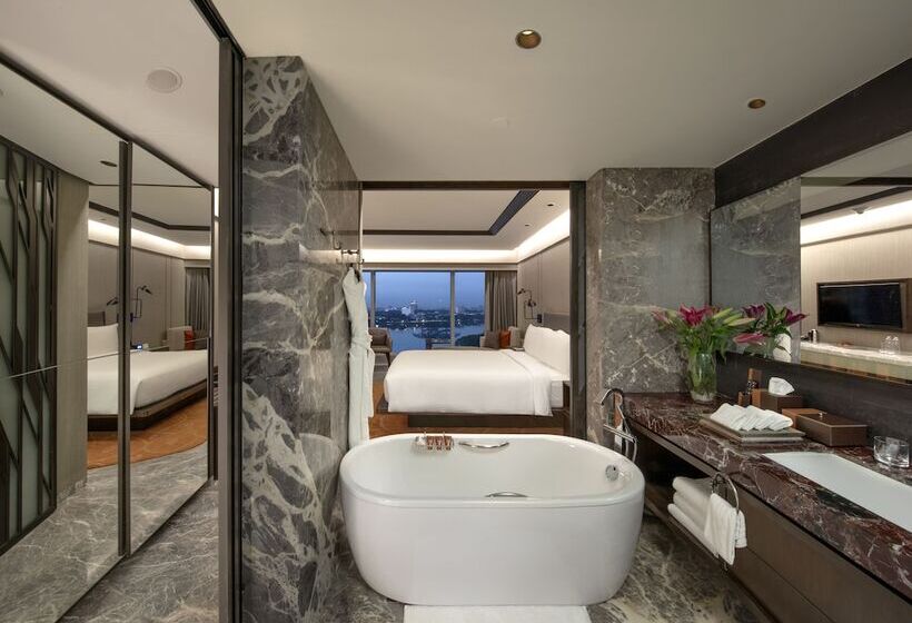 行政房间, Conrad Bengaluru