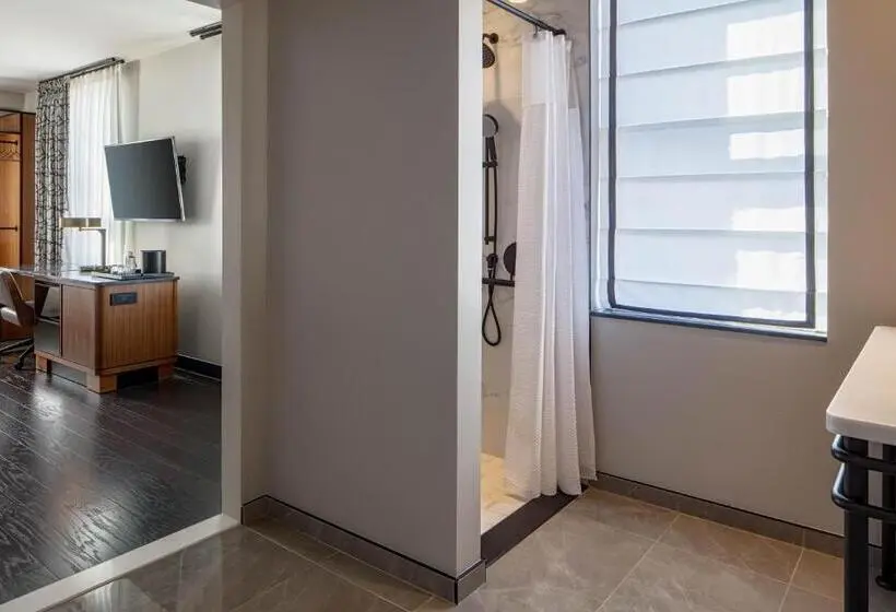 Standard Room Queen Bed Adapted for people with reduced mobility