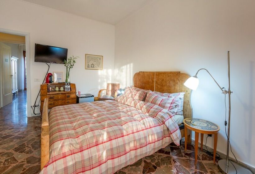 Habitación Estándar con Balcón Vista Jardín, Larala