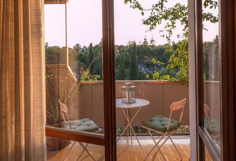 Habitación Estándar con Balcón Vista Jardín, Larala