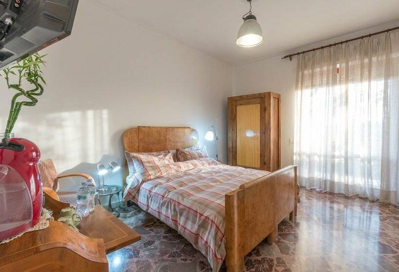 Habitación Estándar con Balcón Vista Jardín, Larala