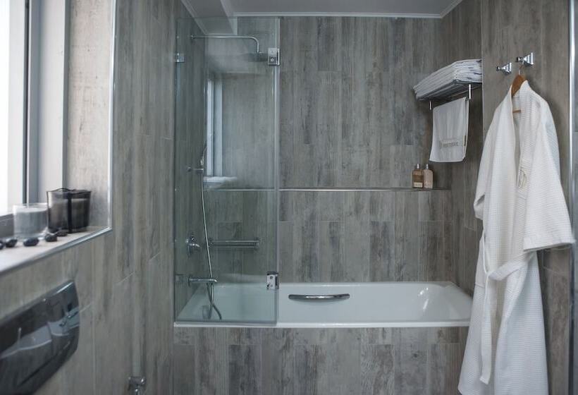 חדר דלוקס עם מרפסת נוף לים, Medi Terre Boutique Hotel   By Saida Hotels