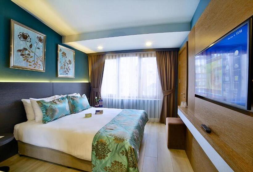 Connecting 1 Bedroom Apartment