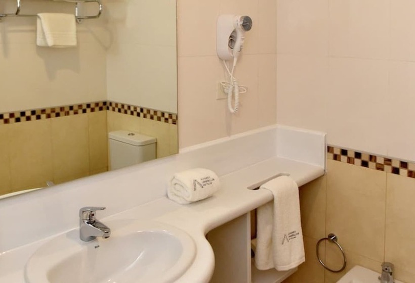 חדר סופריור לשלושה, Brizo Salta