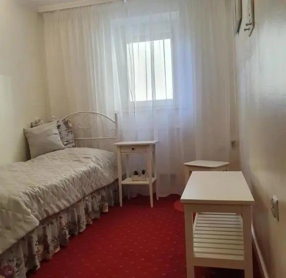 Economy Yhden Hengen Huone, Wojto