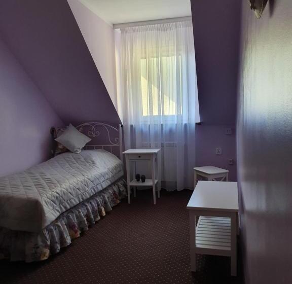 이코노미 싱글 룸, Wojto