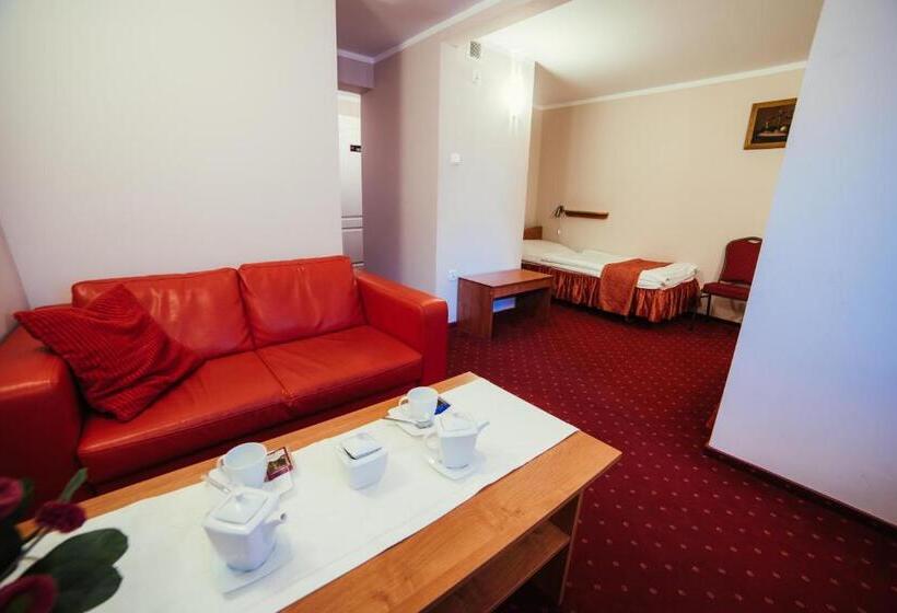 스탠다드 트리플 룸, Wojto