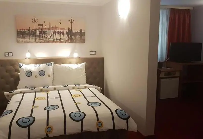 Standard Kolmen Hengen Huone, Wojto