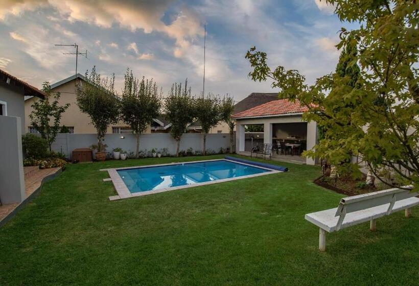 디럭스 트리플 룸, Angelica Guest House