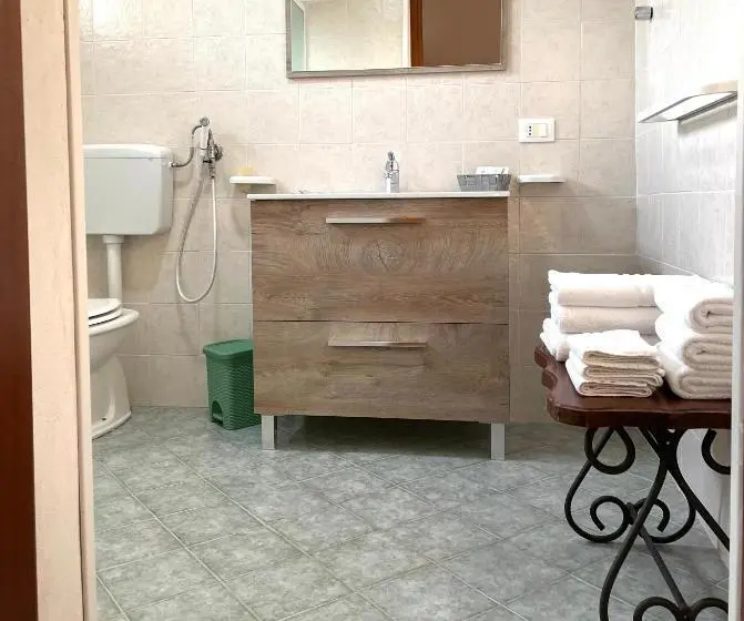 Economy Triple Room, La Rosa Blu
