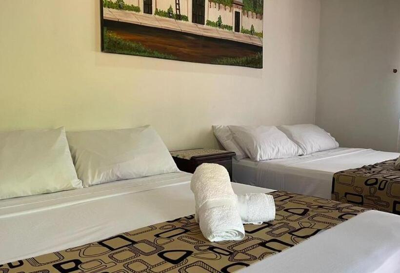 Standard Neljän Hengen Huone, Campestre Palmas Del Zamorano