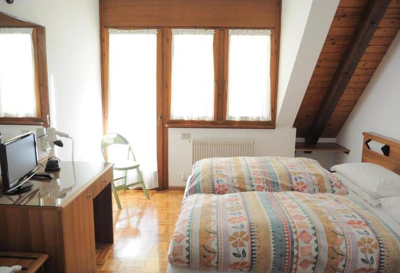 バルコニー付スタンダード４ベッドルーム, Europa Cembra