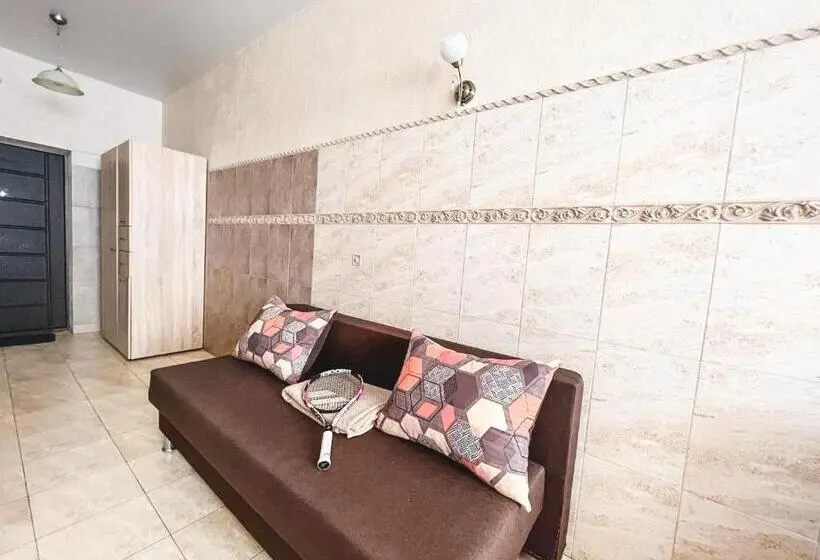 اتاق کلاسیک سه تخته, Pechersk House