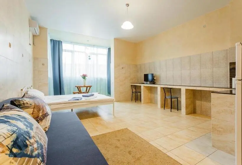 اتاق راحتی سه تخته, Pechersk House