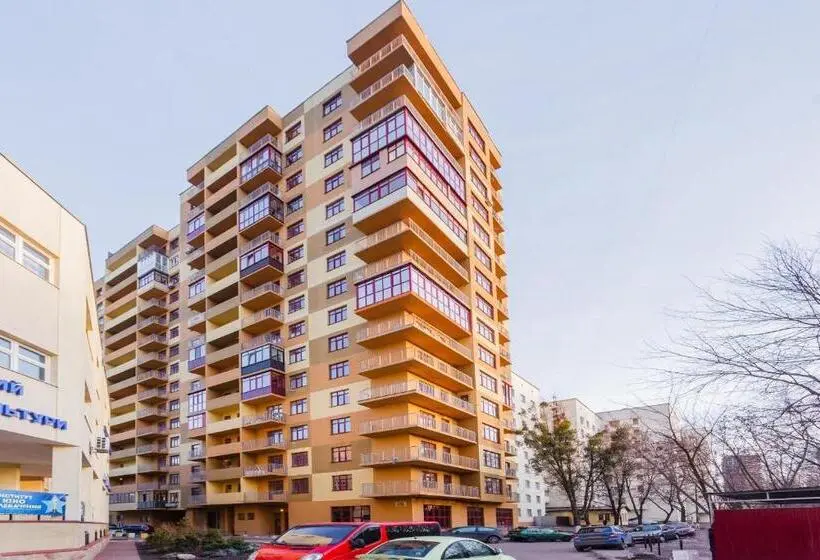 اتاق استاندارد سه نفره, Pechersk House