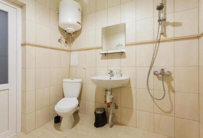 اتاق استاندارد سه نفره, Pechersk House