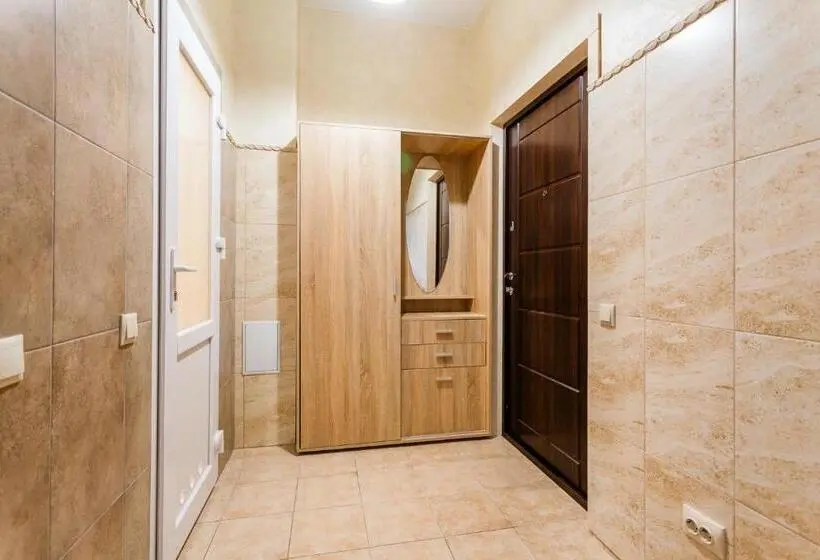 اتاق استاندارد چهار تخته, Pechersk House