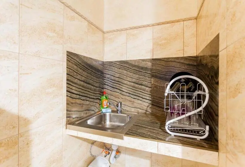 اتاق استاندارد چهار تخته, Pechersk House