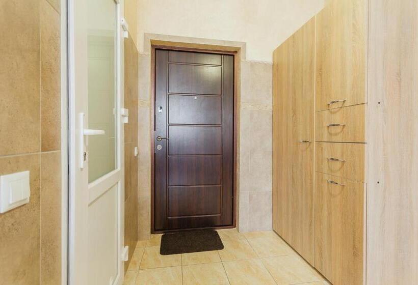 اتاق خانوادگی, Pechersk House