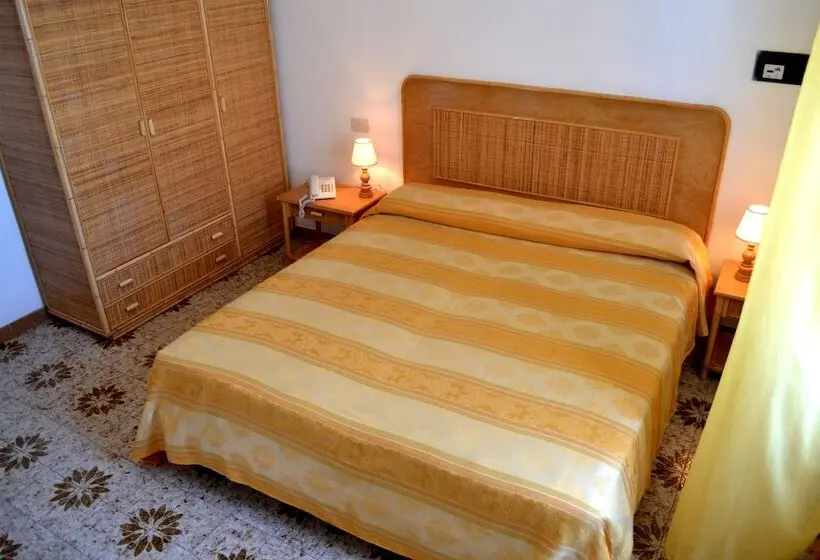 اتاق استاندارد سه نفره, Scoglio Bianco
