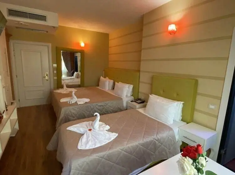 Quarto Triplo Standart, The Red Bricks