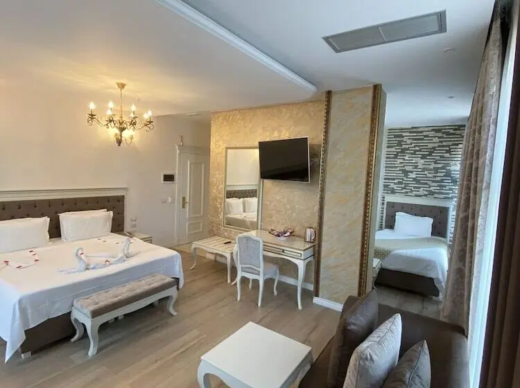 Quarto Triplo Superior, The Red Bricks