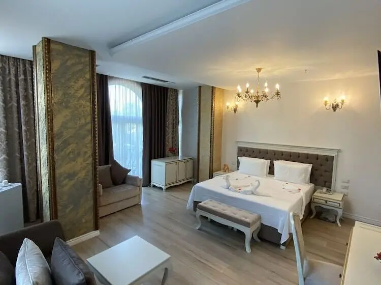 Quarto Triplo Superior, The Red Bricks